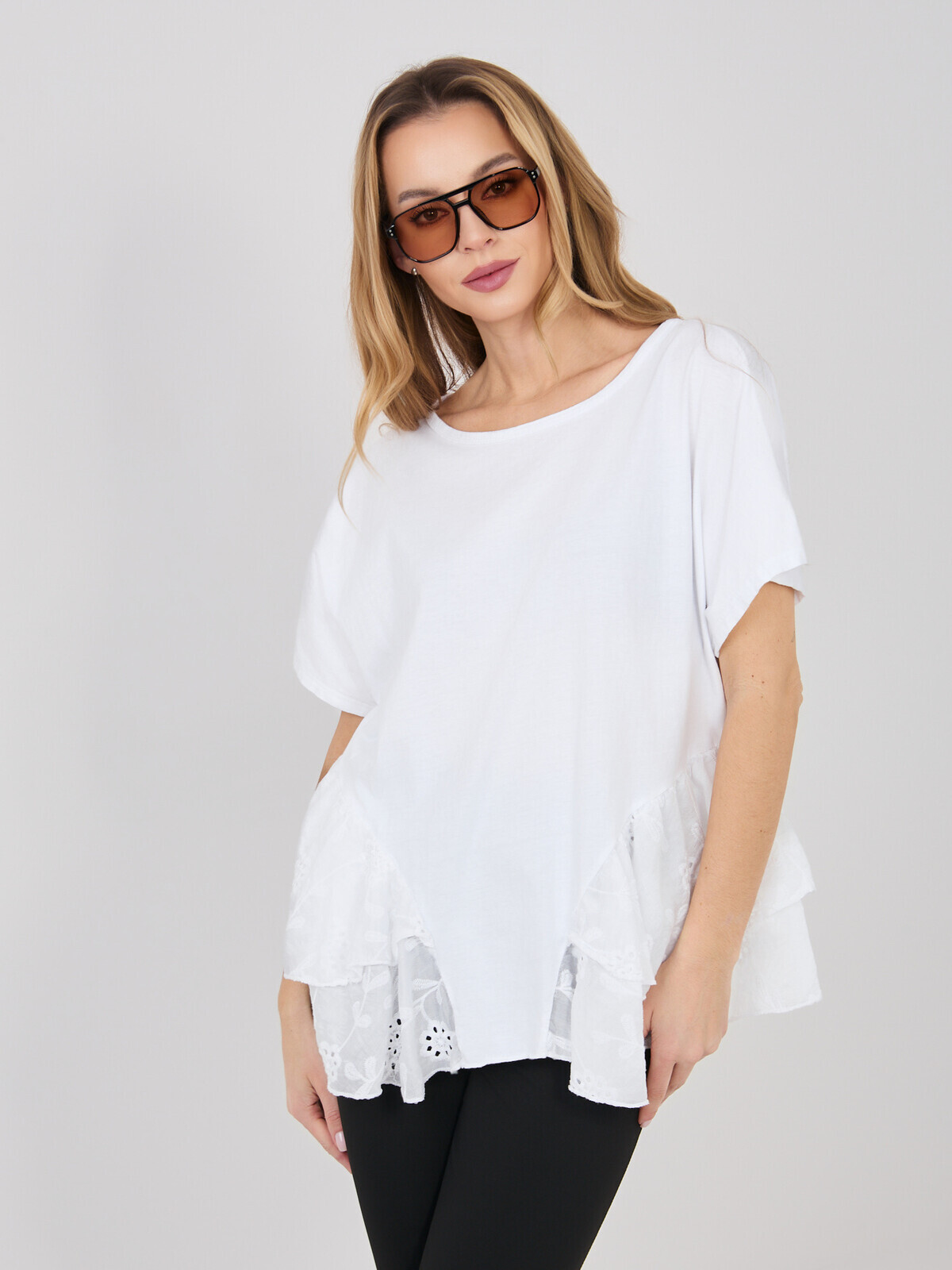 Biela rozšírená blúzka s ozdobným vyšívaním