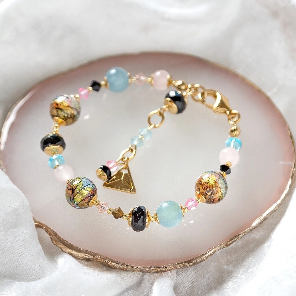 Lampglas Náramok Gold Fantasy s 24karátovým zlatom a rýdzim striebrom v perle Lampglas, ruženínom a kalcitom BP38/M