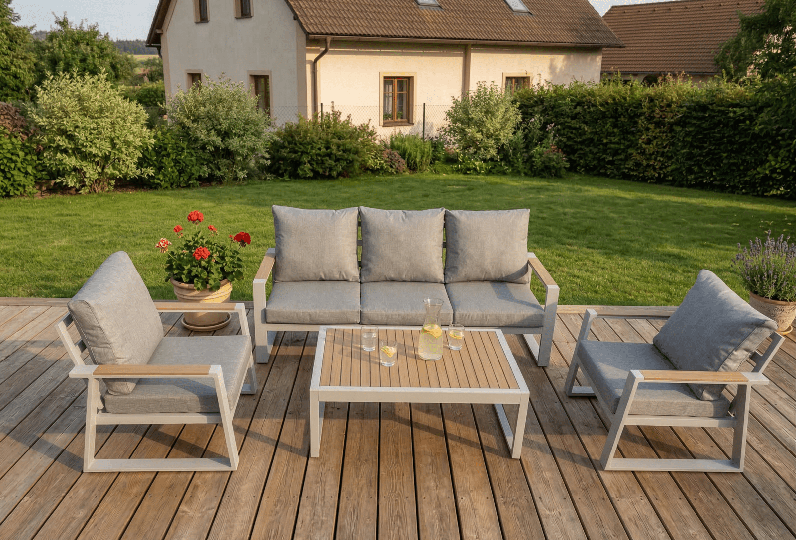 Sada zahradního nábytku pro 5 osob Houseland Azurra bílá/šedá