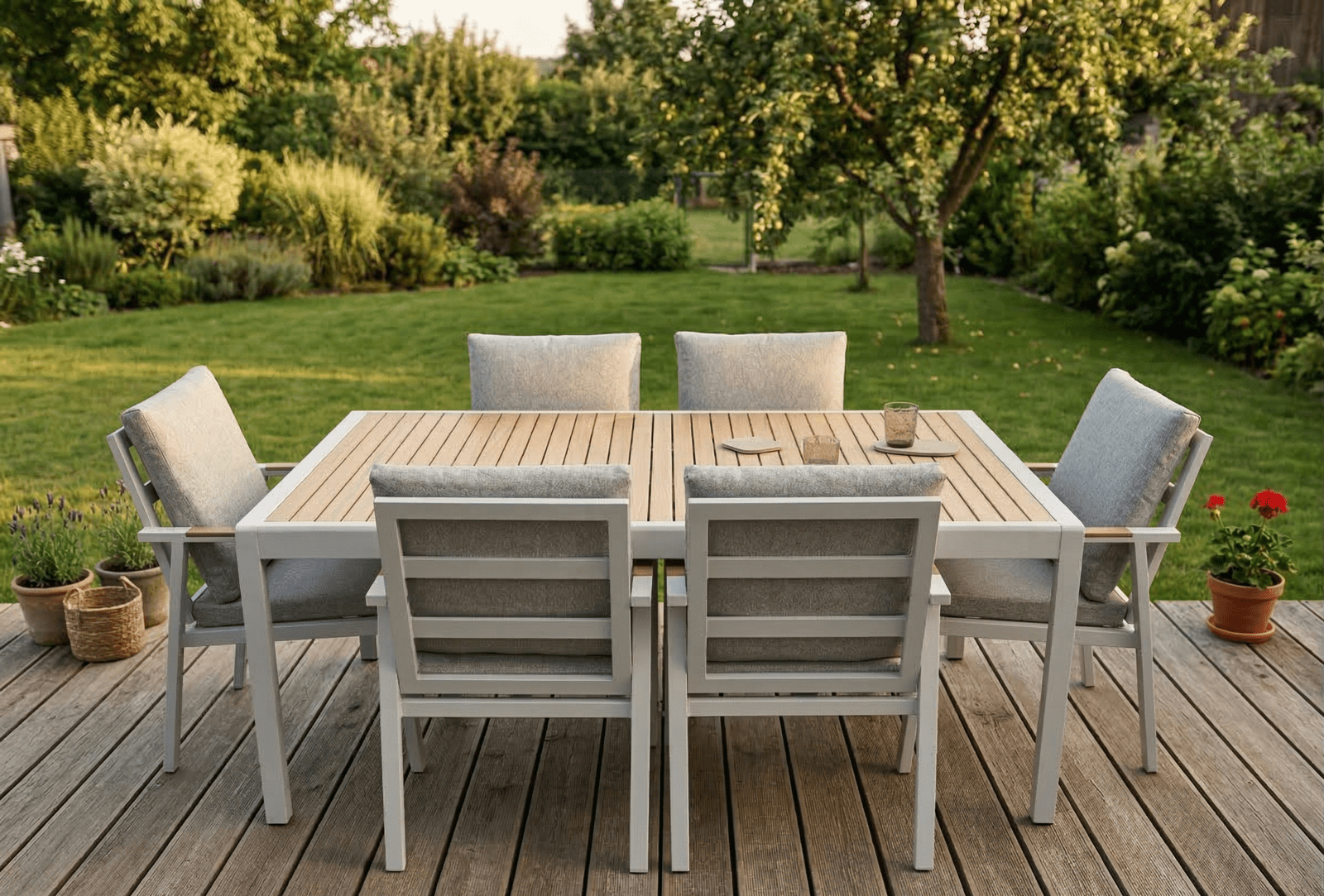 Sada zahradního nábytku pro 6 osob Houseland Alba bílá/šedá