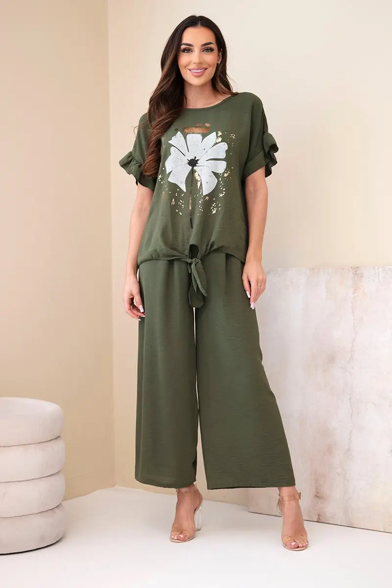 Dámska viskózová súprava s kvetovanou blúzkou a nohavicami