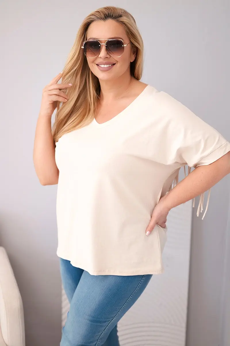 Dámska oversized blúzka s V-výstrihom a strapcami