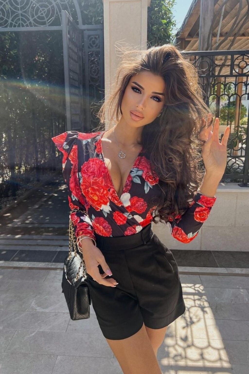 Poškodený tovar - Čierne body s kvetinami Veľkosť: S