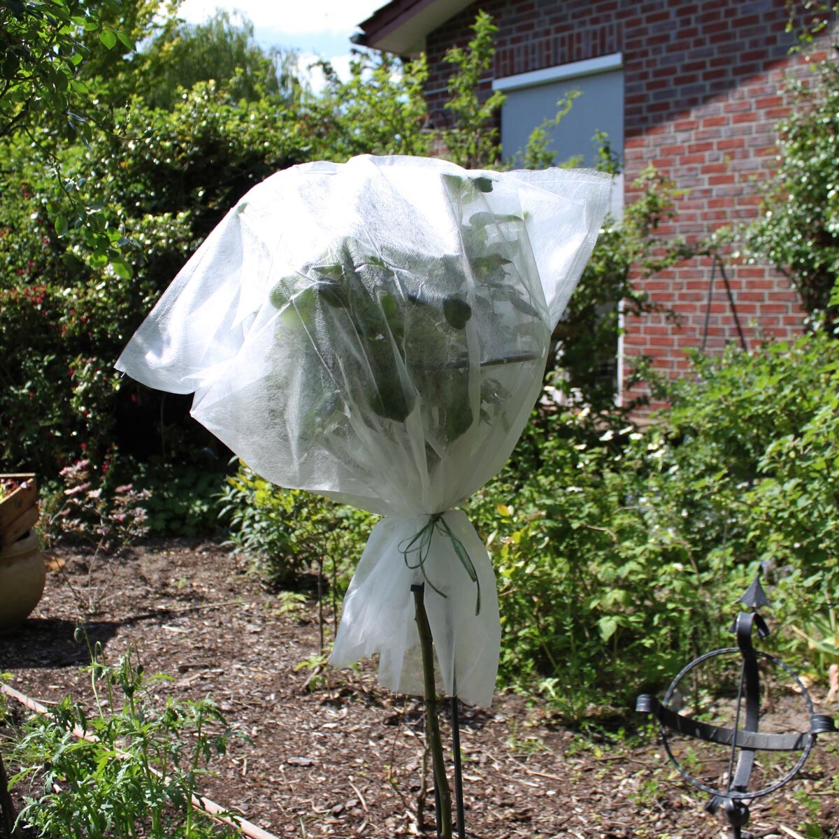 Ochranná netkaná textília na rastliny 1000 x 150 cm, biela