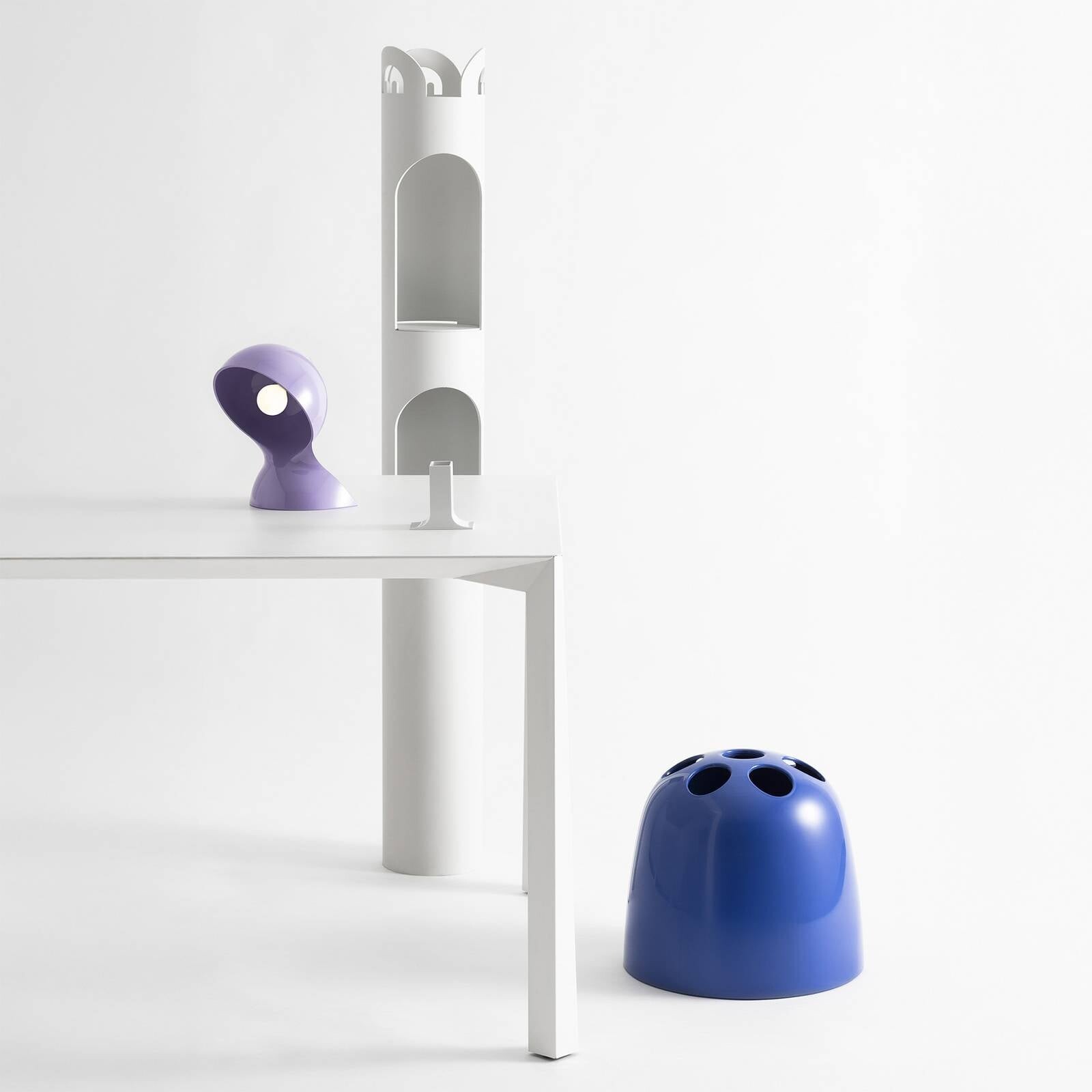 Stolová lampa Artemide Dalú, levanduľová, výška 26 cm, plast