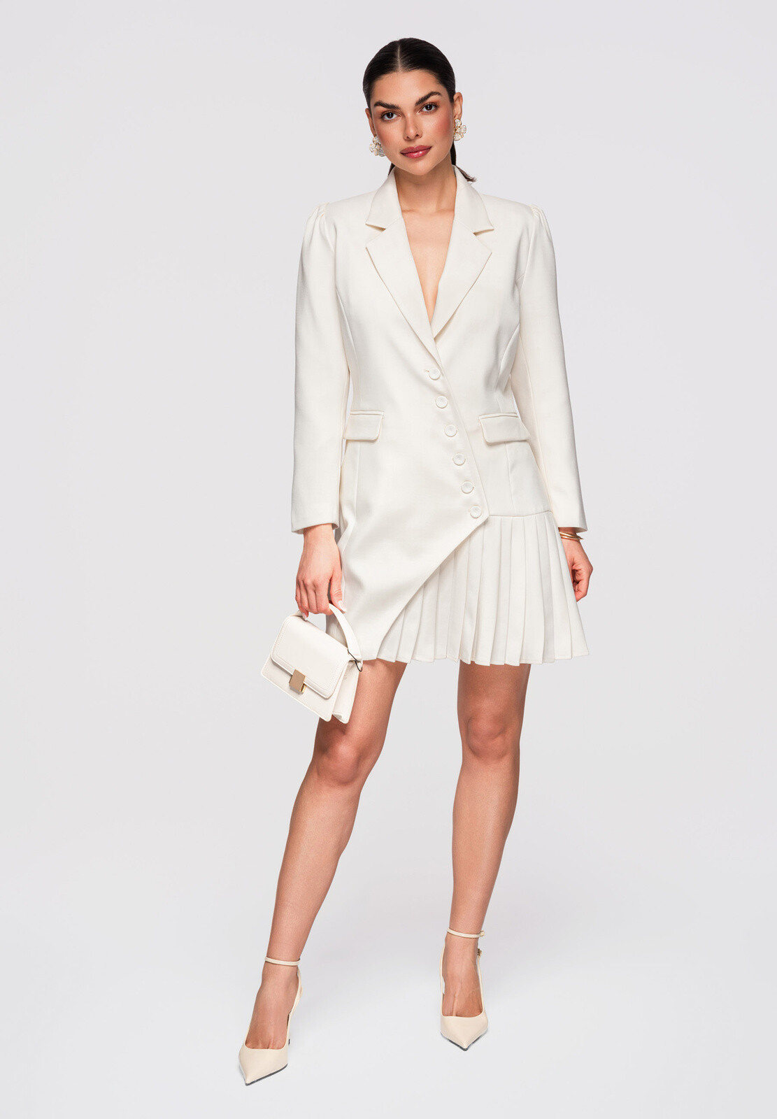 Večerné maxi šaty s kaskádovými volánmi