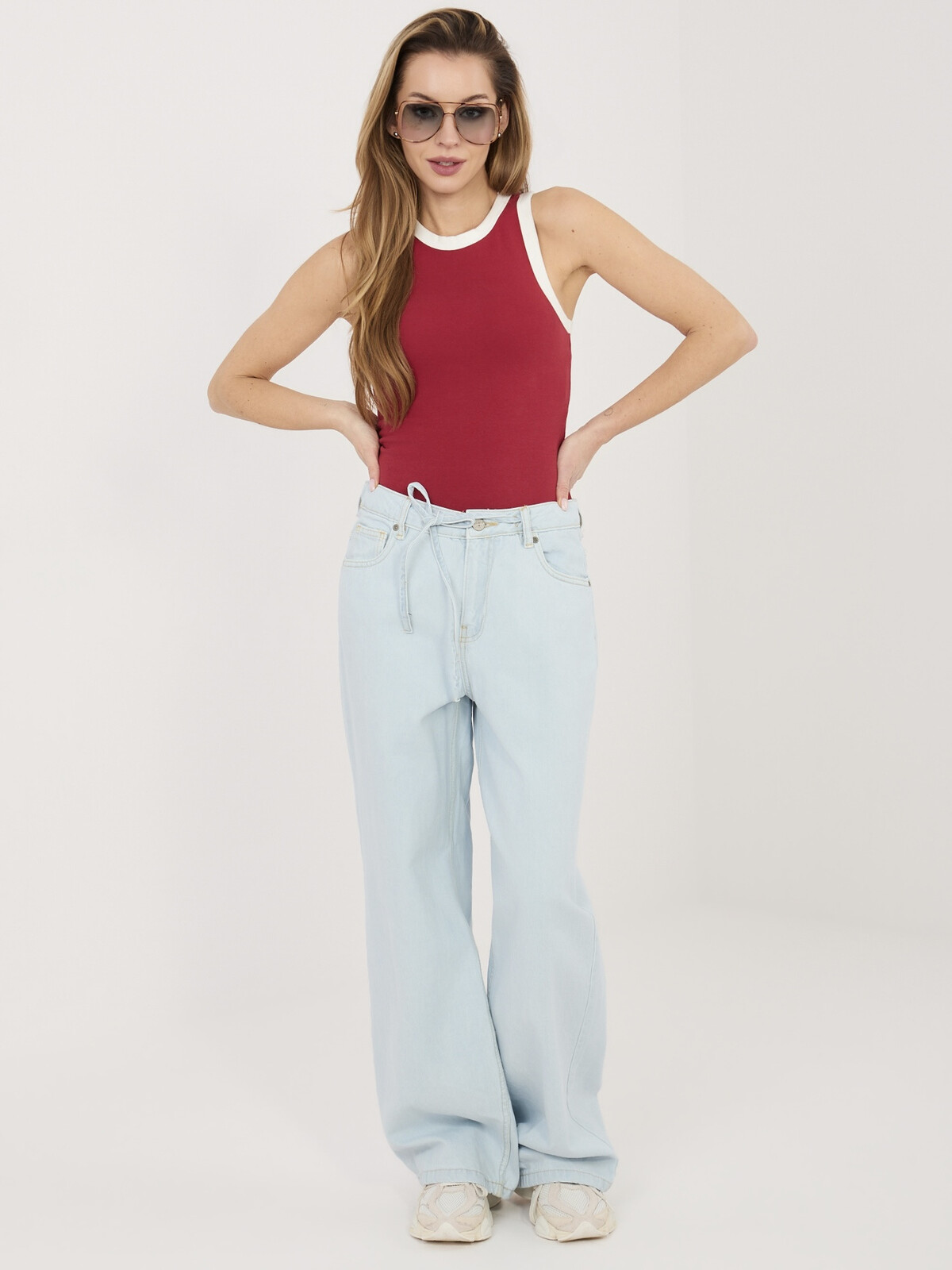 Svetlomodré široké džínsy s viazaním