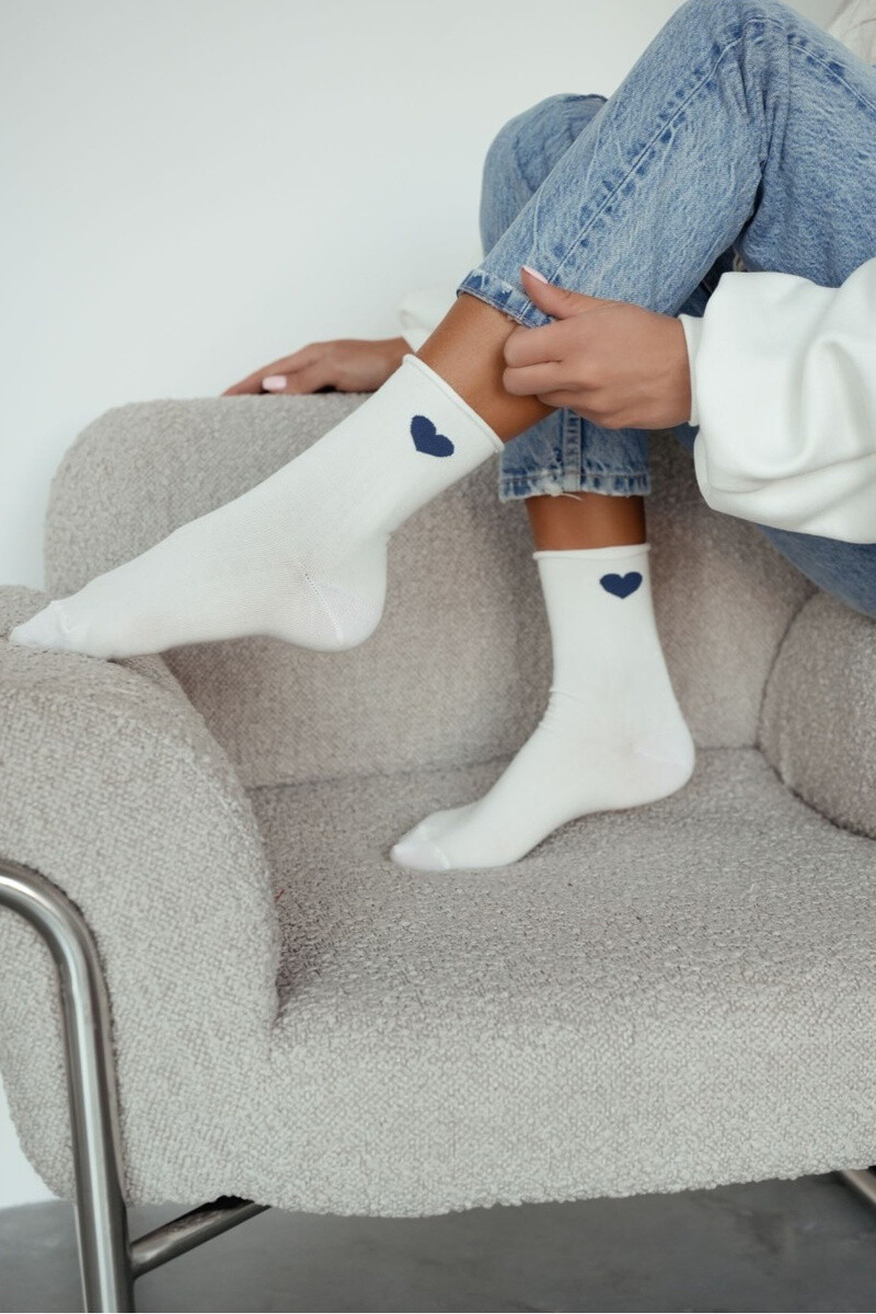 Milena dámske ecru veselé ponožky s modrým srdcom