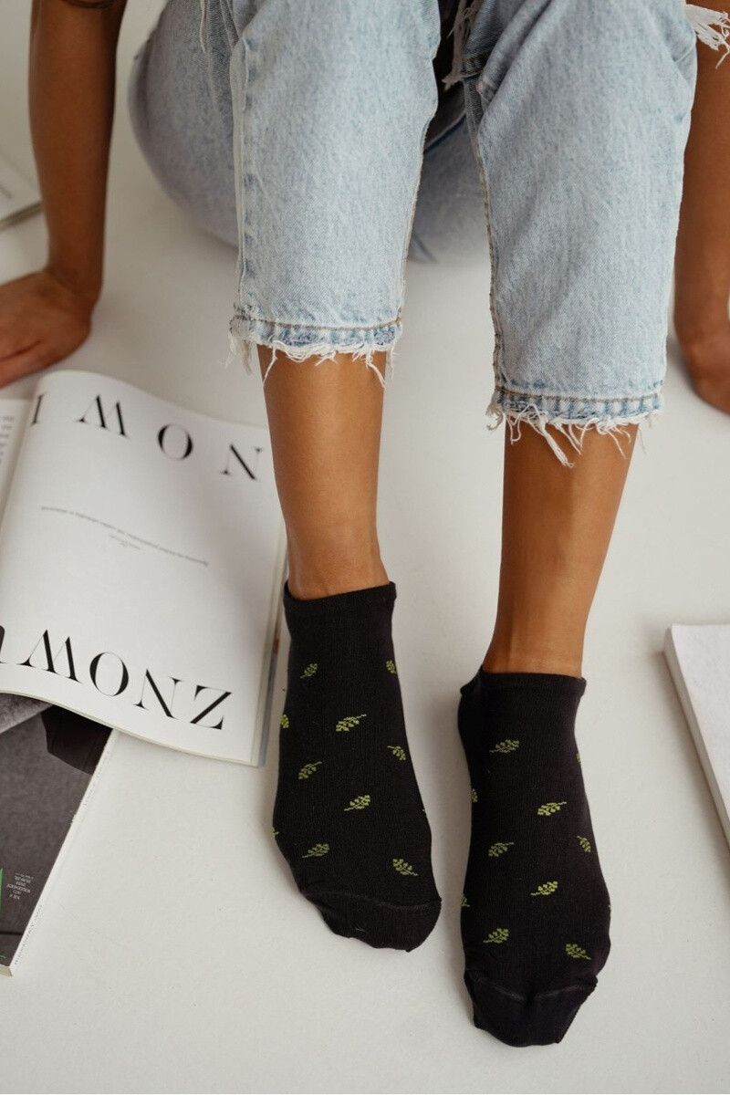 Milena dámske členkové ponožky Leaves čierne