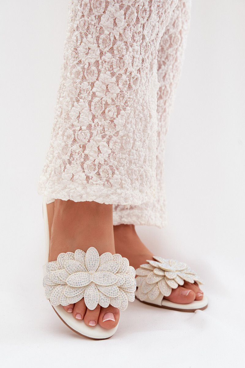 Dámské ploché s ozdobou bílé Grelora 40