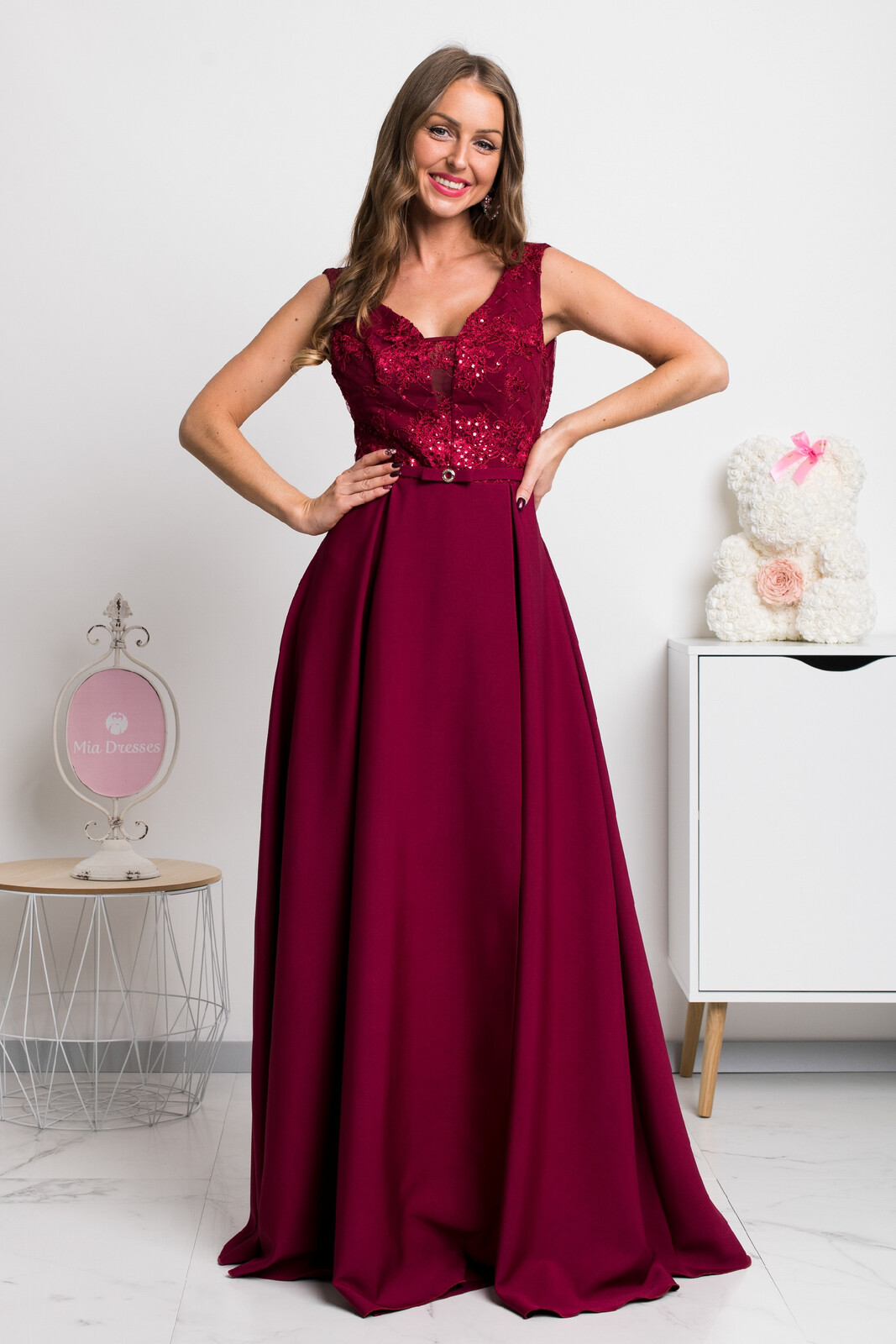 Bicotone Bordové spoločenské šaty s krajkou a flitrami Veľkosť: L