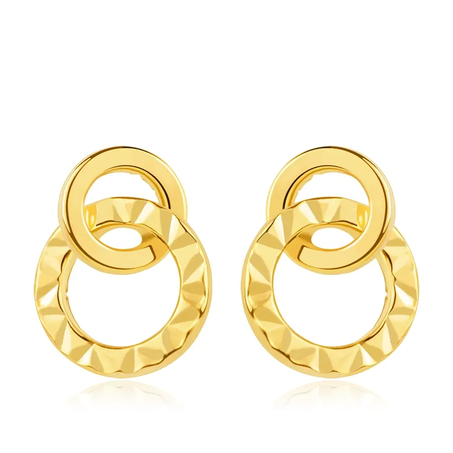 Zlaté náušnice 14K s prepletenými kruhmi a diamantovým rezom