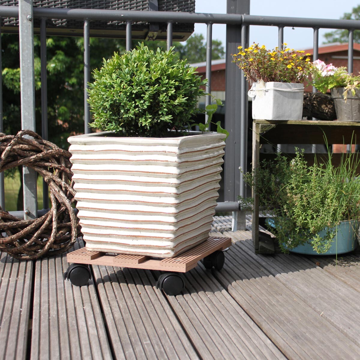 Pojazdný podstavec pod kvetináč, štvorcový