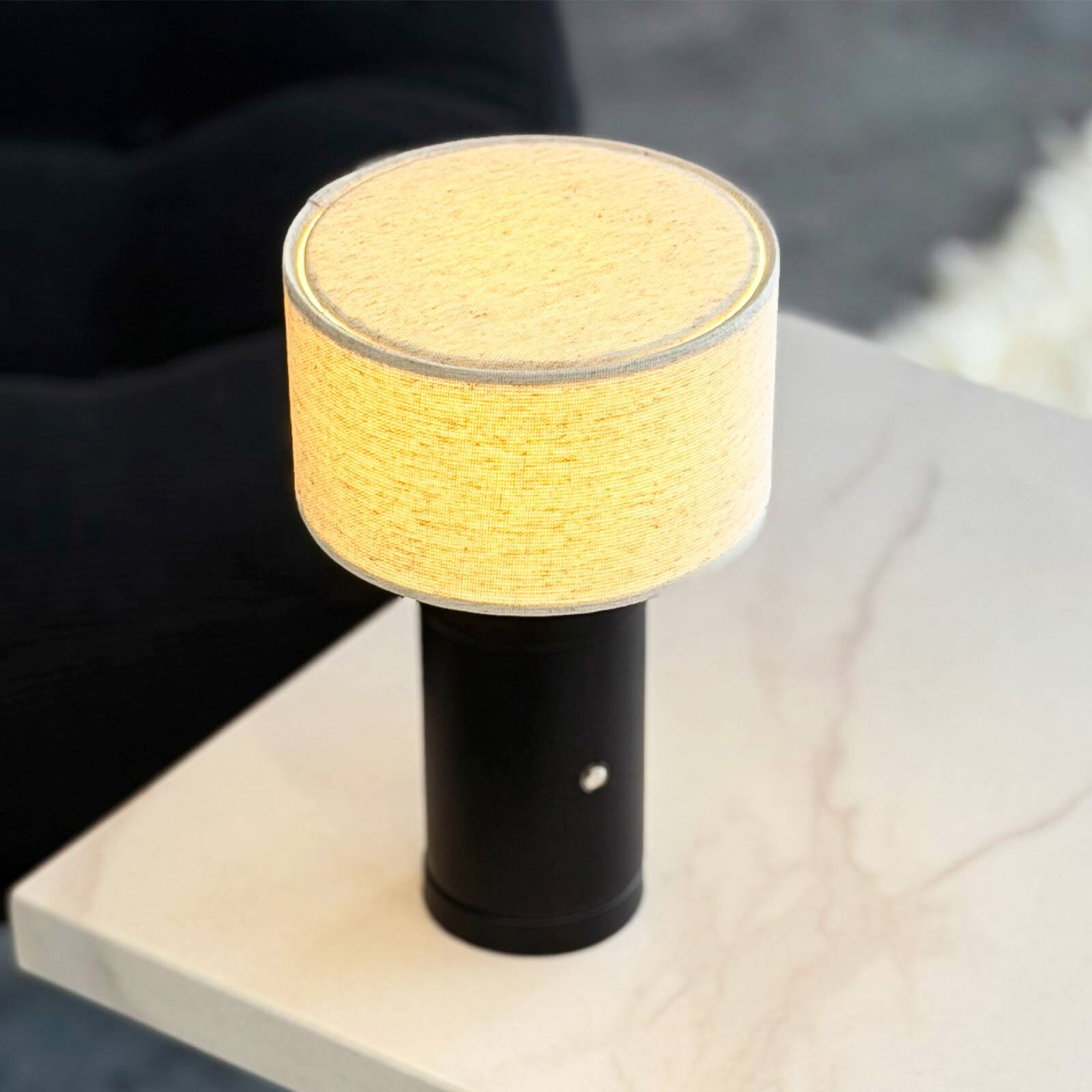 Dyberg Larsen LED stolná lampa na batérie Mellow, čierna, 23 cm