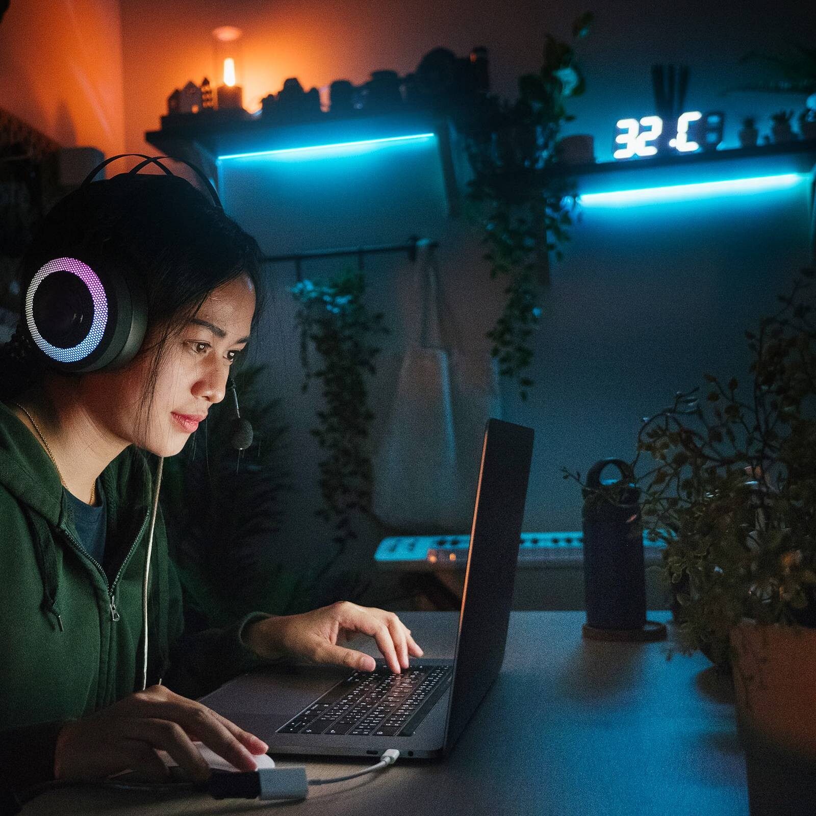 LED pásik Fly USB, dĺžka 5 m, RGBW, diaľkové ovládanie