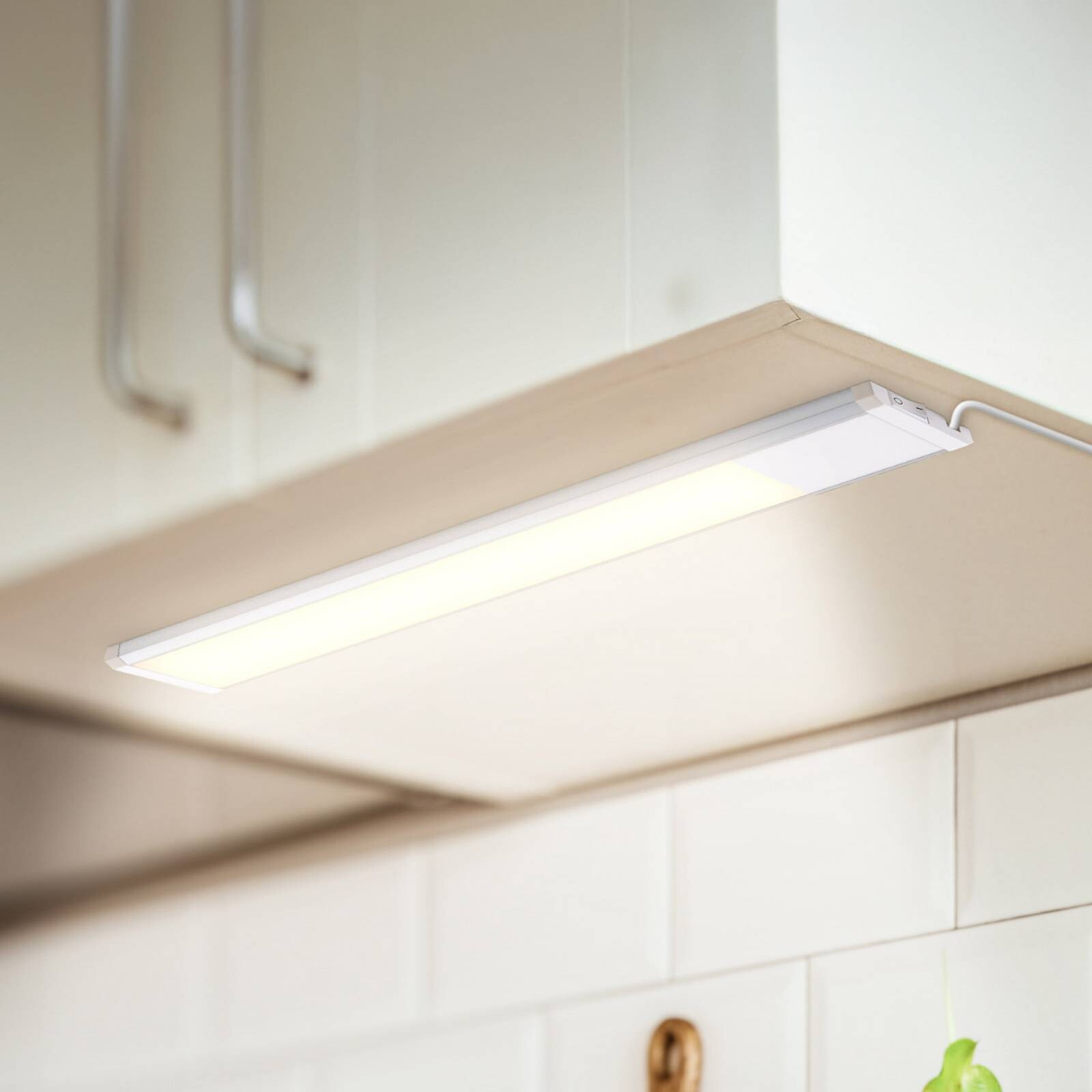 LED podskrinové svietidlo Lord, dĺžka 57,5 cm, strieborné, 3 000 K