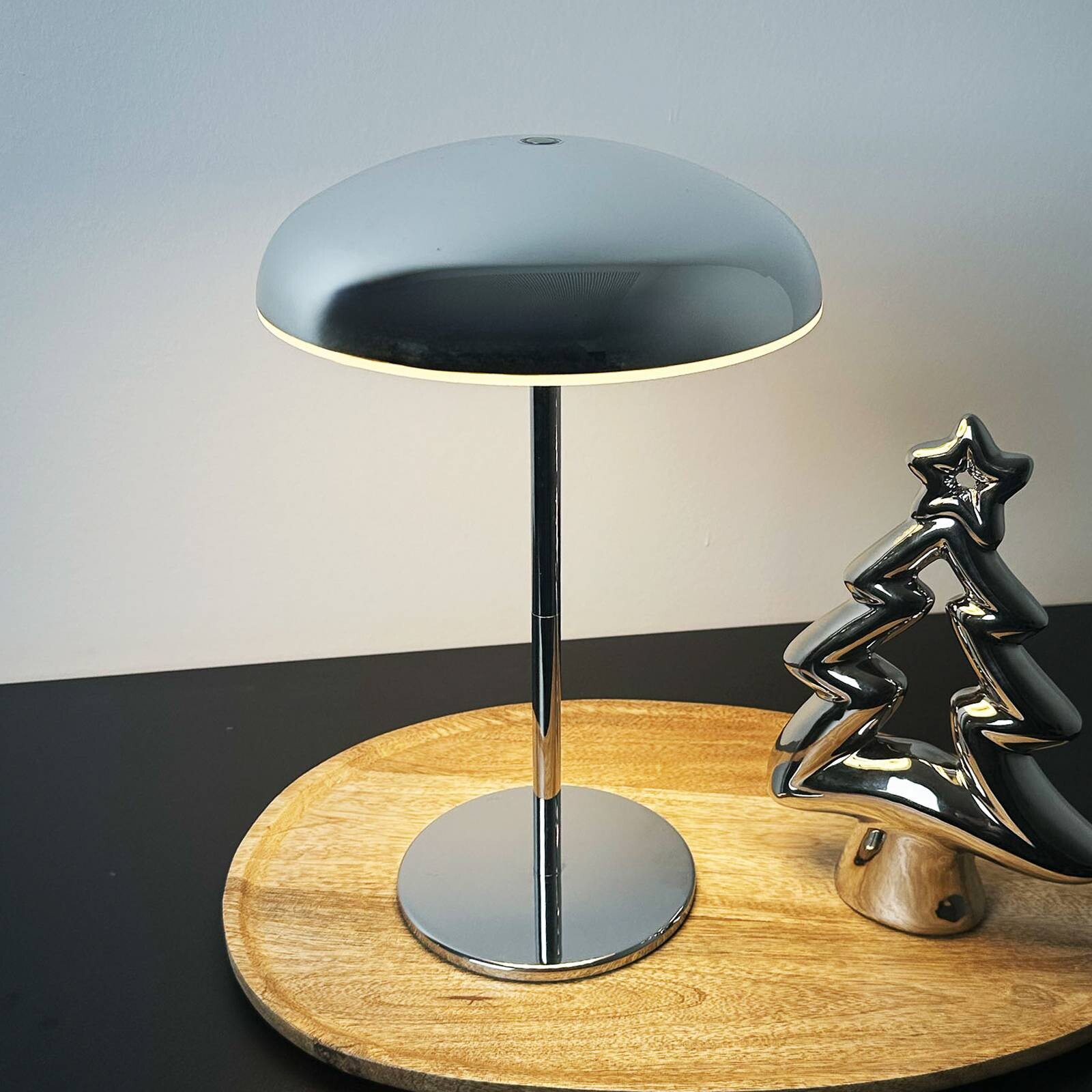 Stolová LED lampa na batérie Brilo unplugged Caxa 30 cm, chróm
