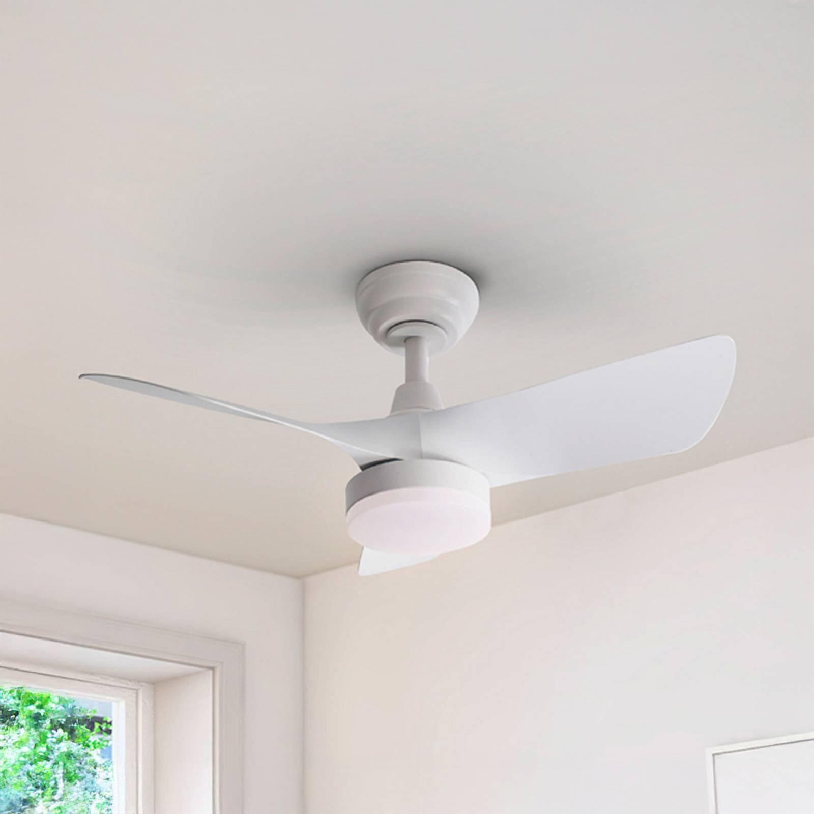 LED stropný ventilátor Tropic, biely, Ø 76 cm, tichý, CCT