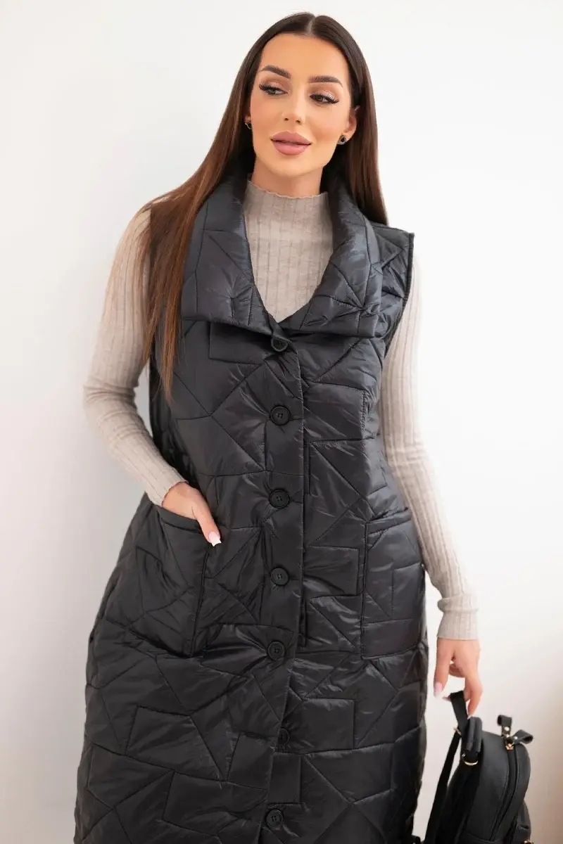 Dlhá čierna prešívaná vesta so stojačikom