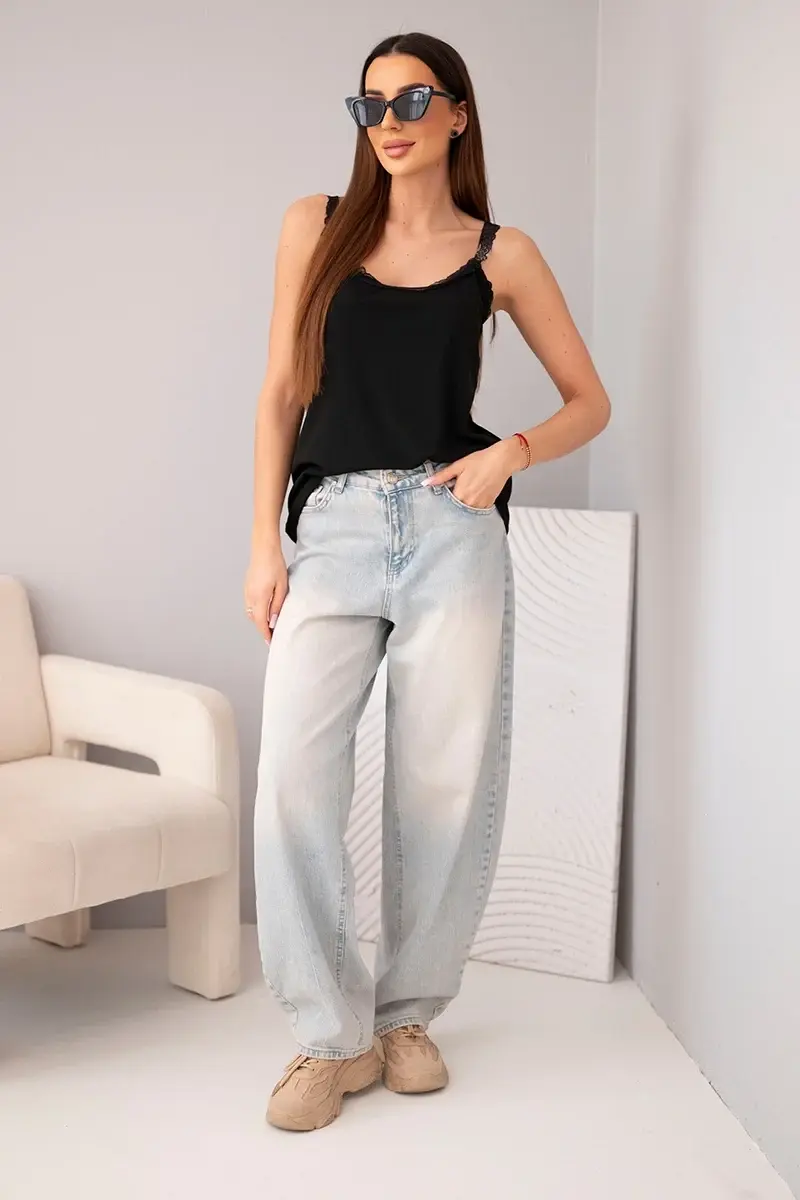 Kesi dámsky top na ramienka s čipkovým lemom čierny