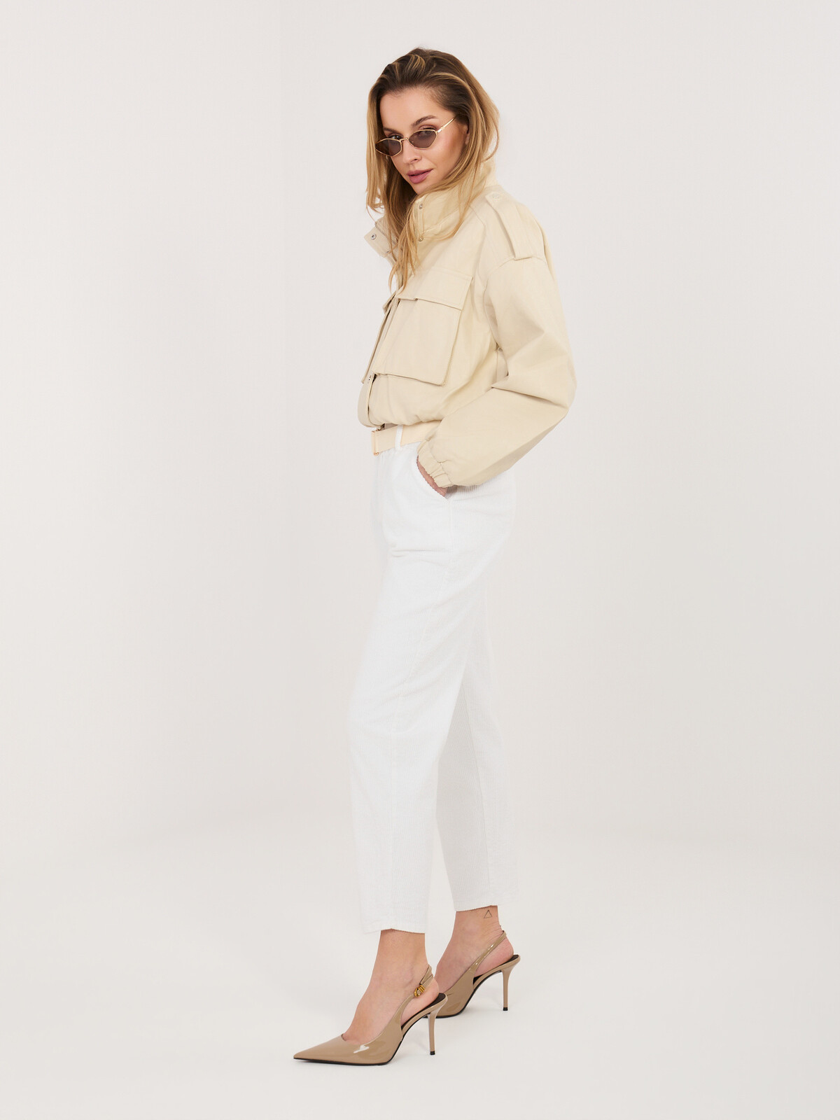 Ecru nohavice s opaskom