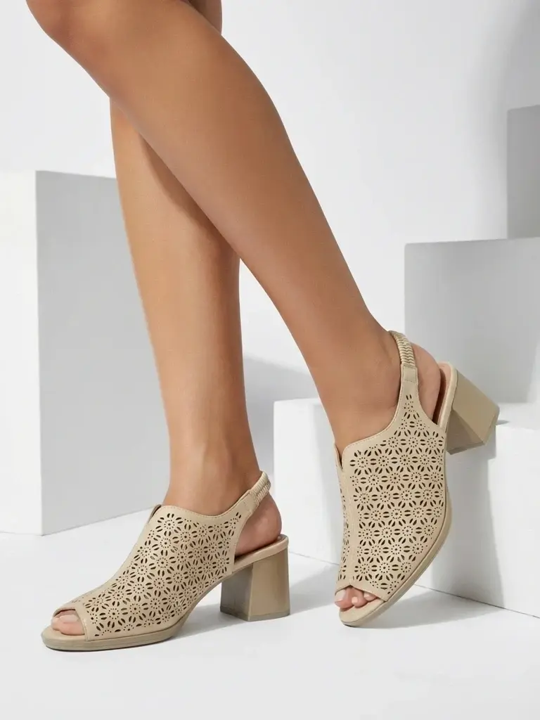 Dámske otvorené sandále na podpätku Effella