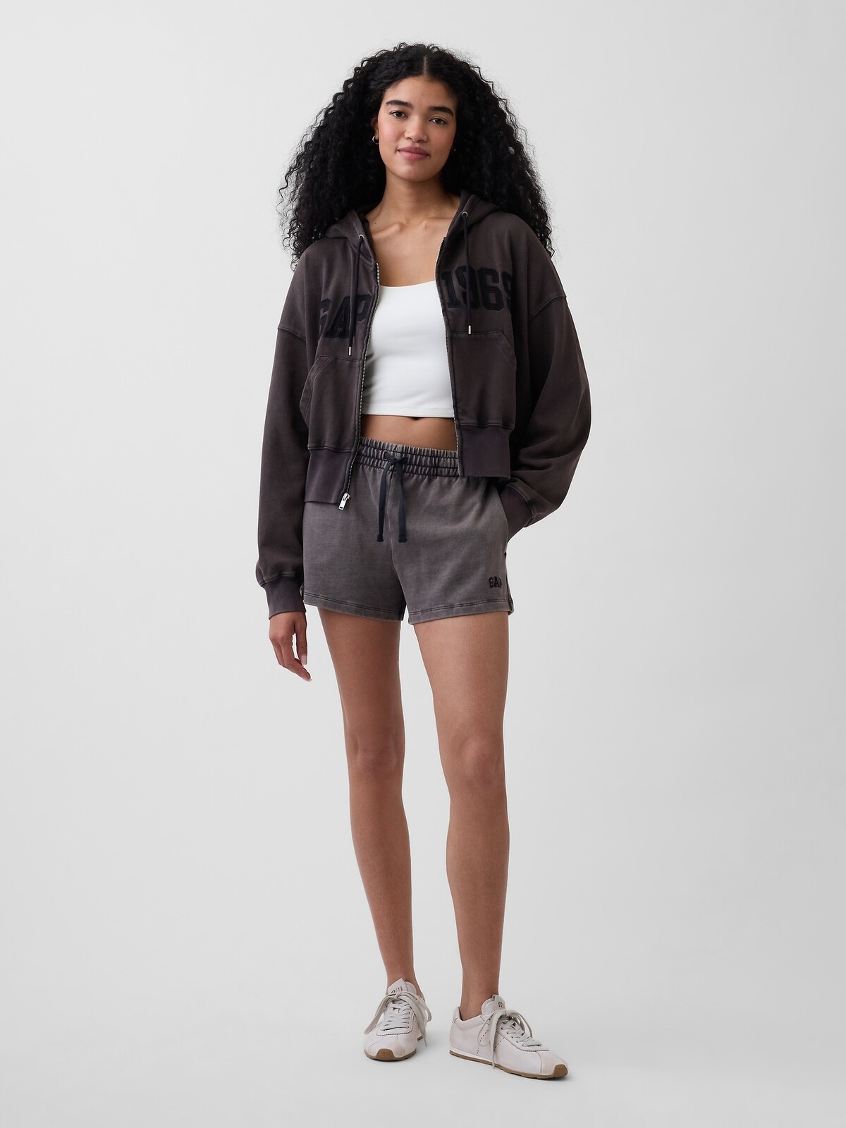 Dámske teplákové šortky GAP s logom