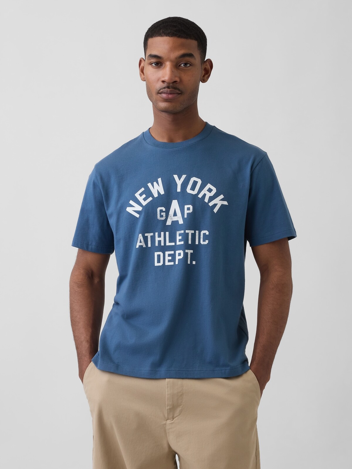 GAP T-Shirt with Athletic Everyday Soft Logo - Men's