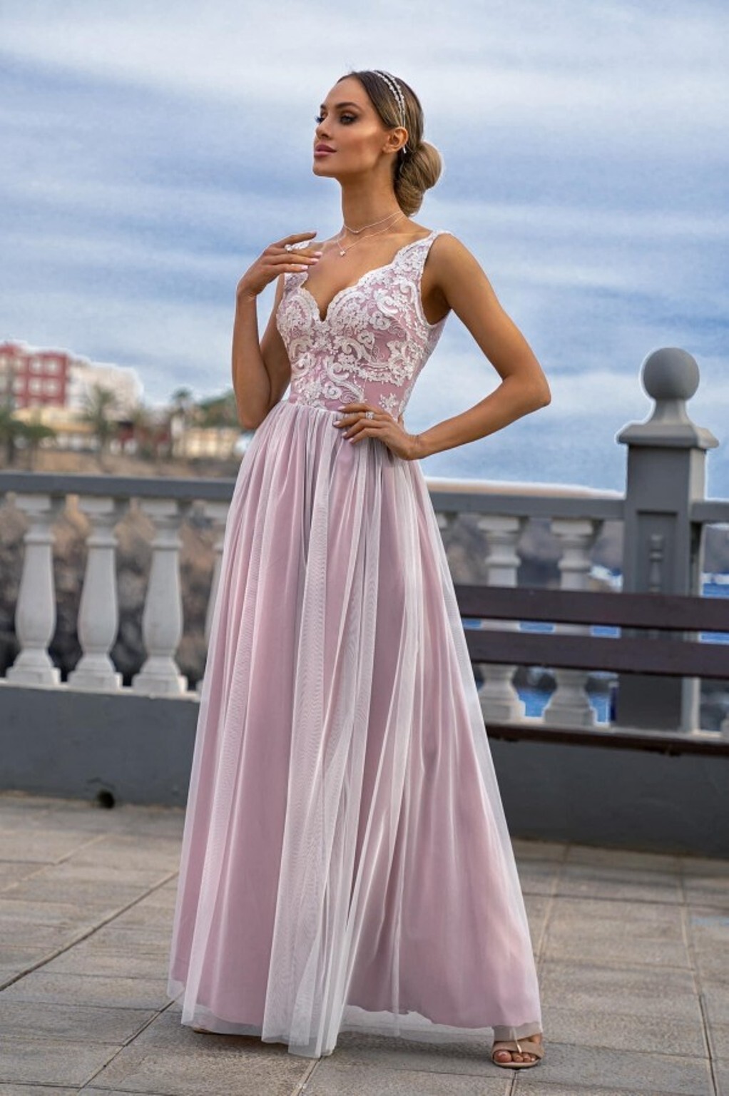 EMO Poškodený tovar - Bielo-ružové spoločenské šaty s tylovou sukňou a rozparkom Veľkosť: XL