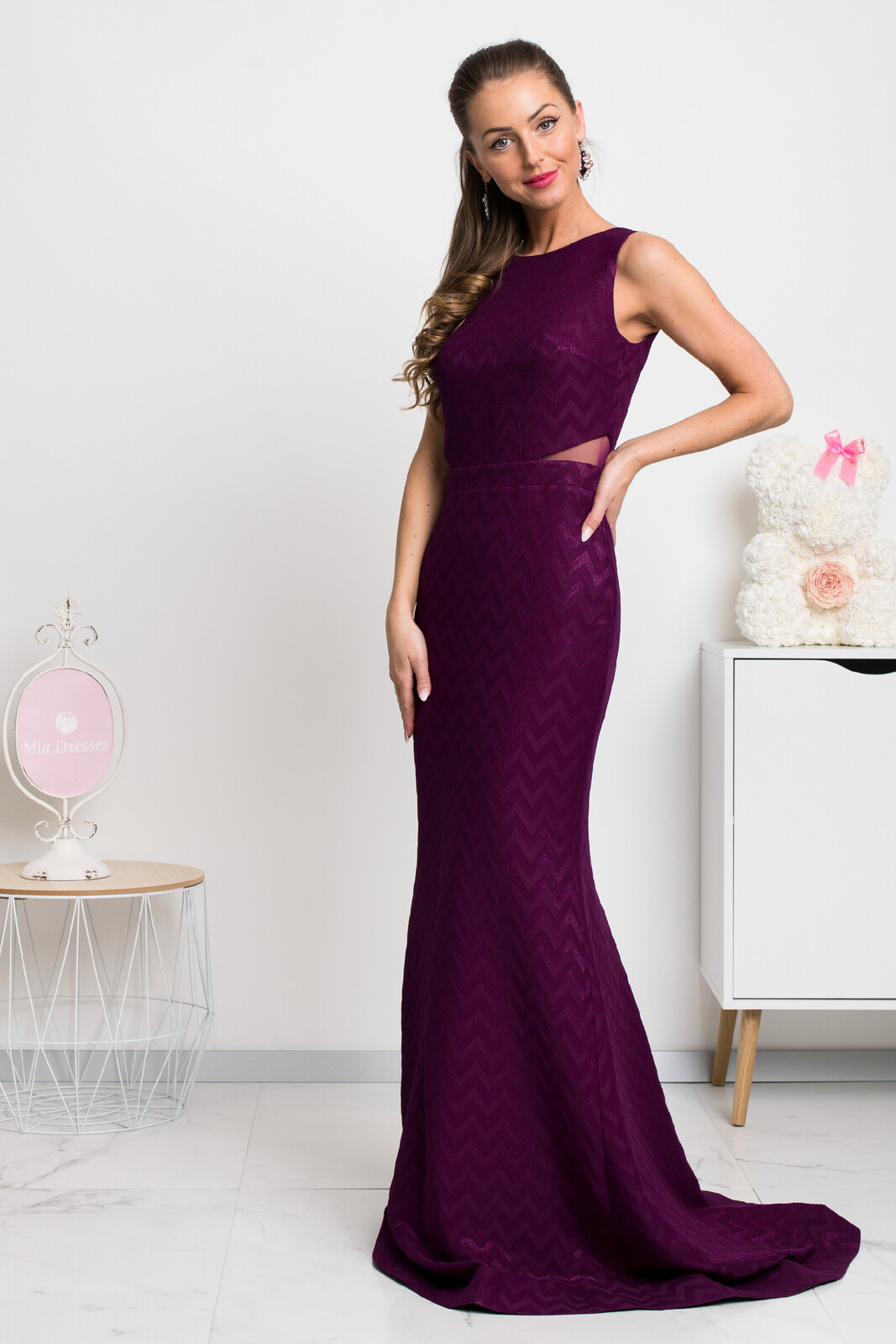 Abiyefon Poškodený tovar - Fialové spoločenské priliehavé šaty s jemným leskom Veľkosť: S