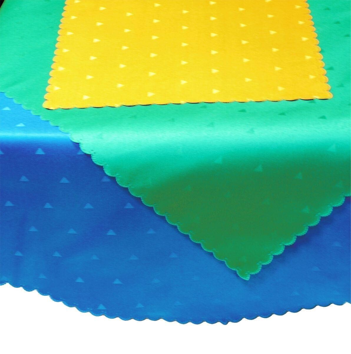 Obrus s nešpinivou úpravou, trojuholníky