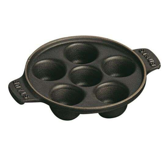 Staub Liatinový tanier na slimáky - 6 priehlbín, čierna 1301523