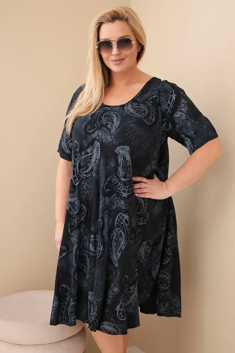 Plus size dámske šaty s paisley vzorom