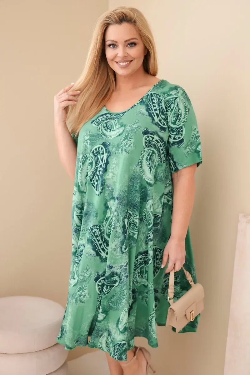 Plus-size viskózové šaty s paisley vzorom