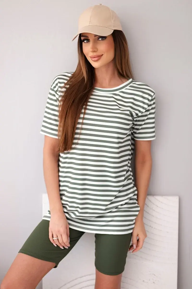 Ženský pruhovaný set s krátkymi rukávmi a šortkami