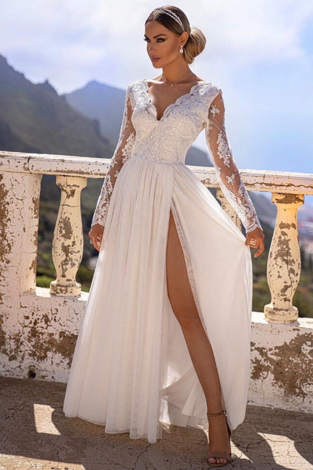 EMO Poškodený tovar - Biele spoločenské šaty s krajkou a tylovou sukňou Veľkosť: XL