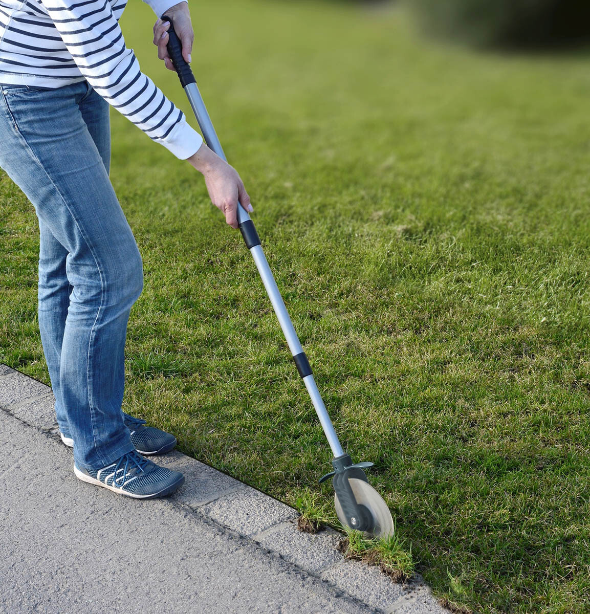 Zastrihávač okrajov trávnika