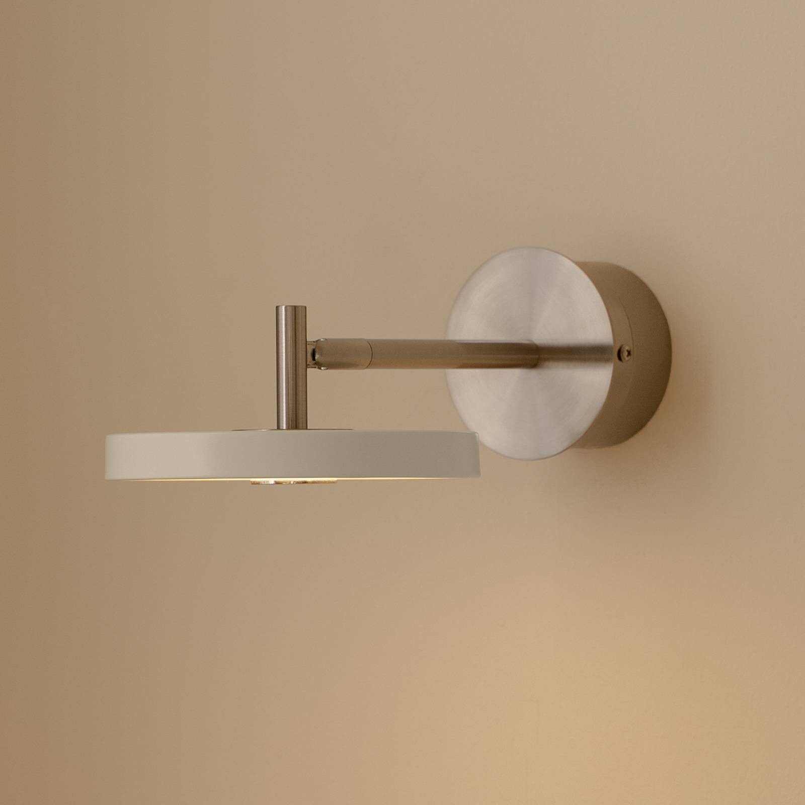 Nástenné svetlo UMAGE LED Asteria Short, sivá, oceľ, pevné zapojenie