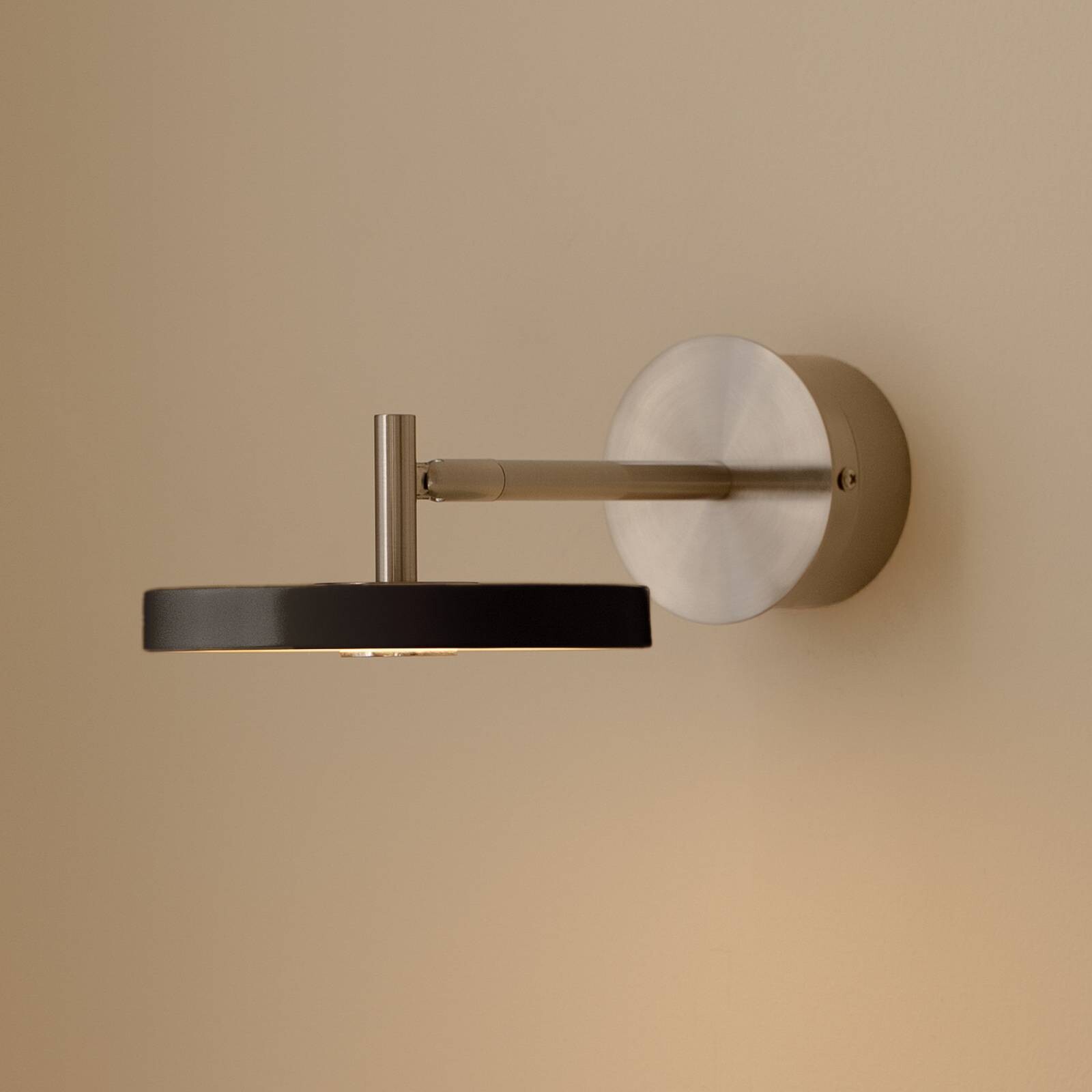 Nástenné svetlo UMAGE LED Asteria Short, čierna, oceľ, pevné zapojenie