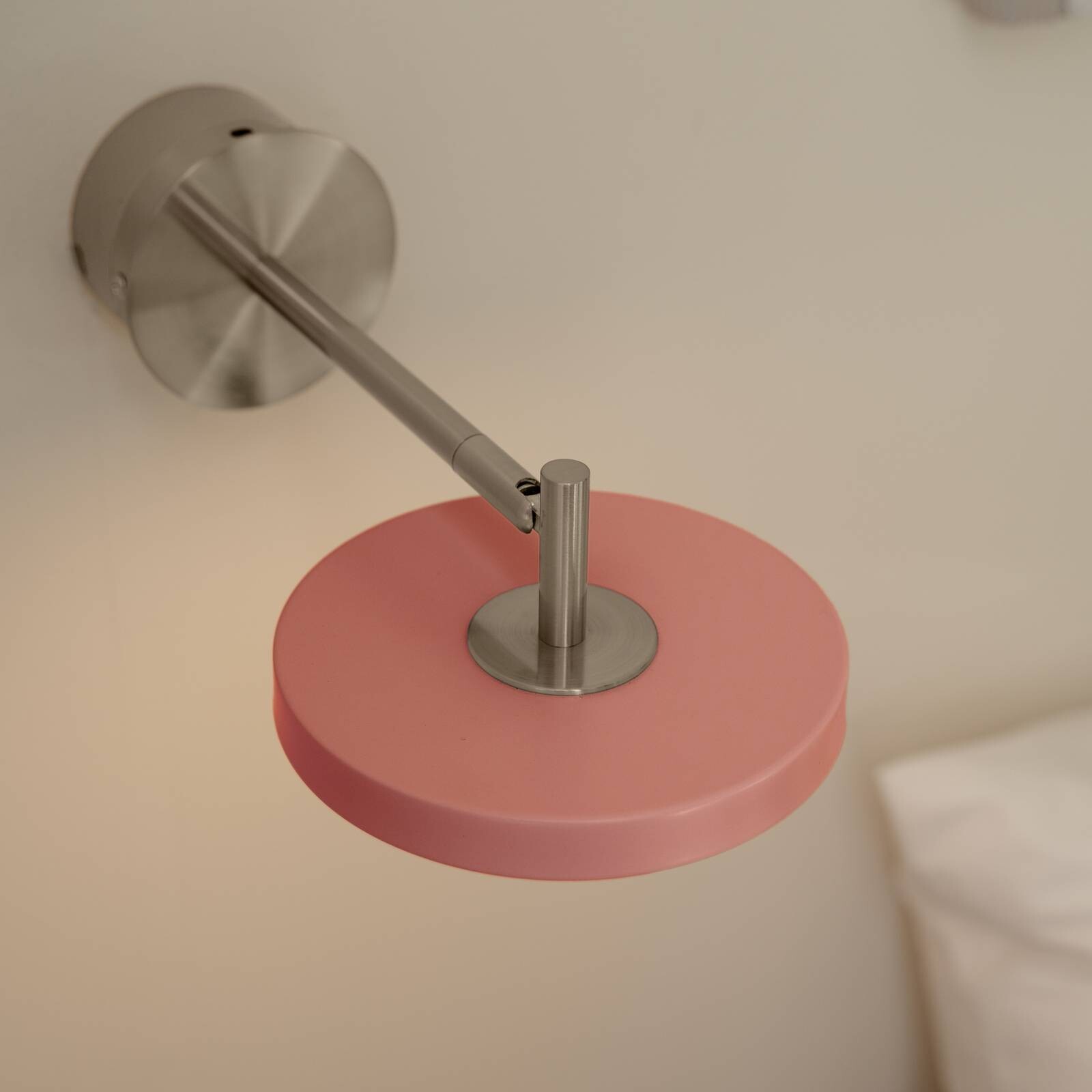 Nástenné svetlo UMAGE LED Asteria Short, ružová, oceľ, pevné zapojenie