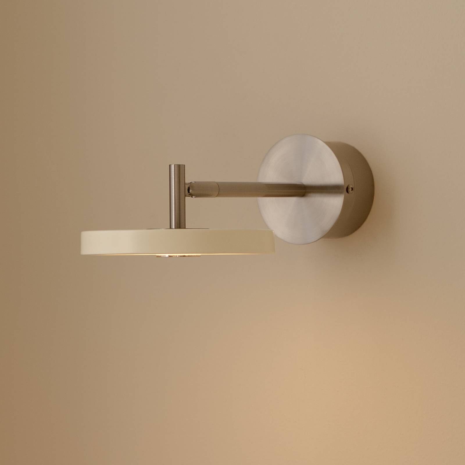 Nástenné svetlo UMAGE LED Asteria Short, biela, oceľ, pevné zapojenie