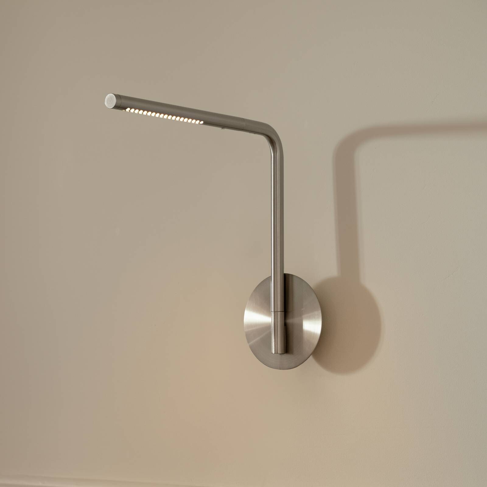 Nástenné svetlo UMAGE LED Omni Pivot, v oceliovej farbe, stmievateľné