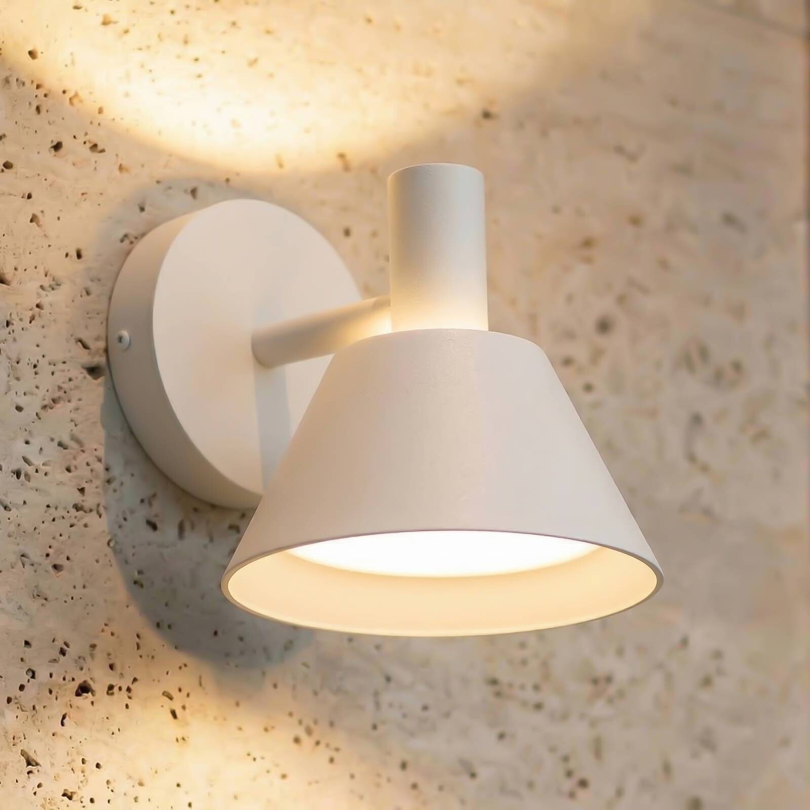 Vonkajšie LED nástenné svietidlo Lucande Tabena, biela matná, IP44, CCT