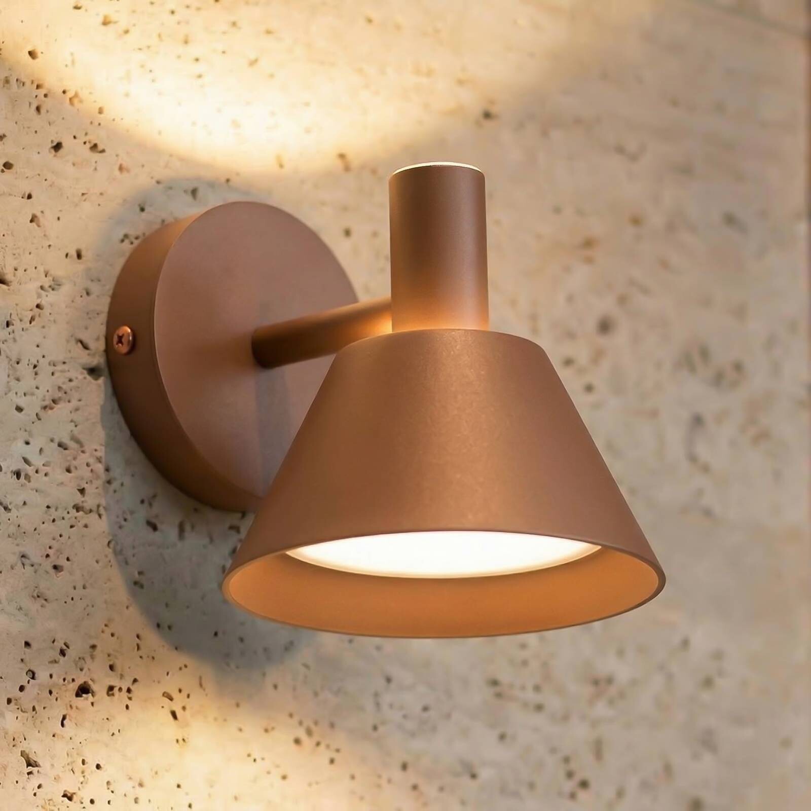 Vonkajšie LED nástenné svietidlo Lucande Tabena, hnedé, IP44, CCT