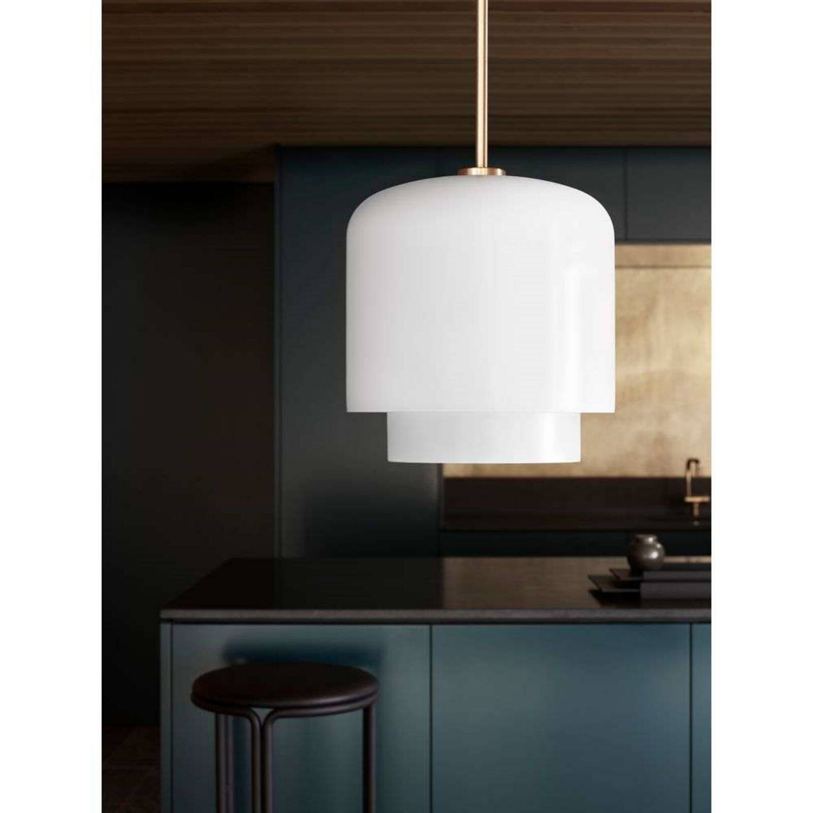 Závesné svietidlo Megumi, Ø 28 cm, mosadz/opál