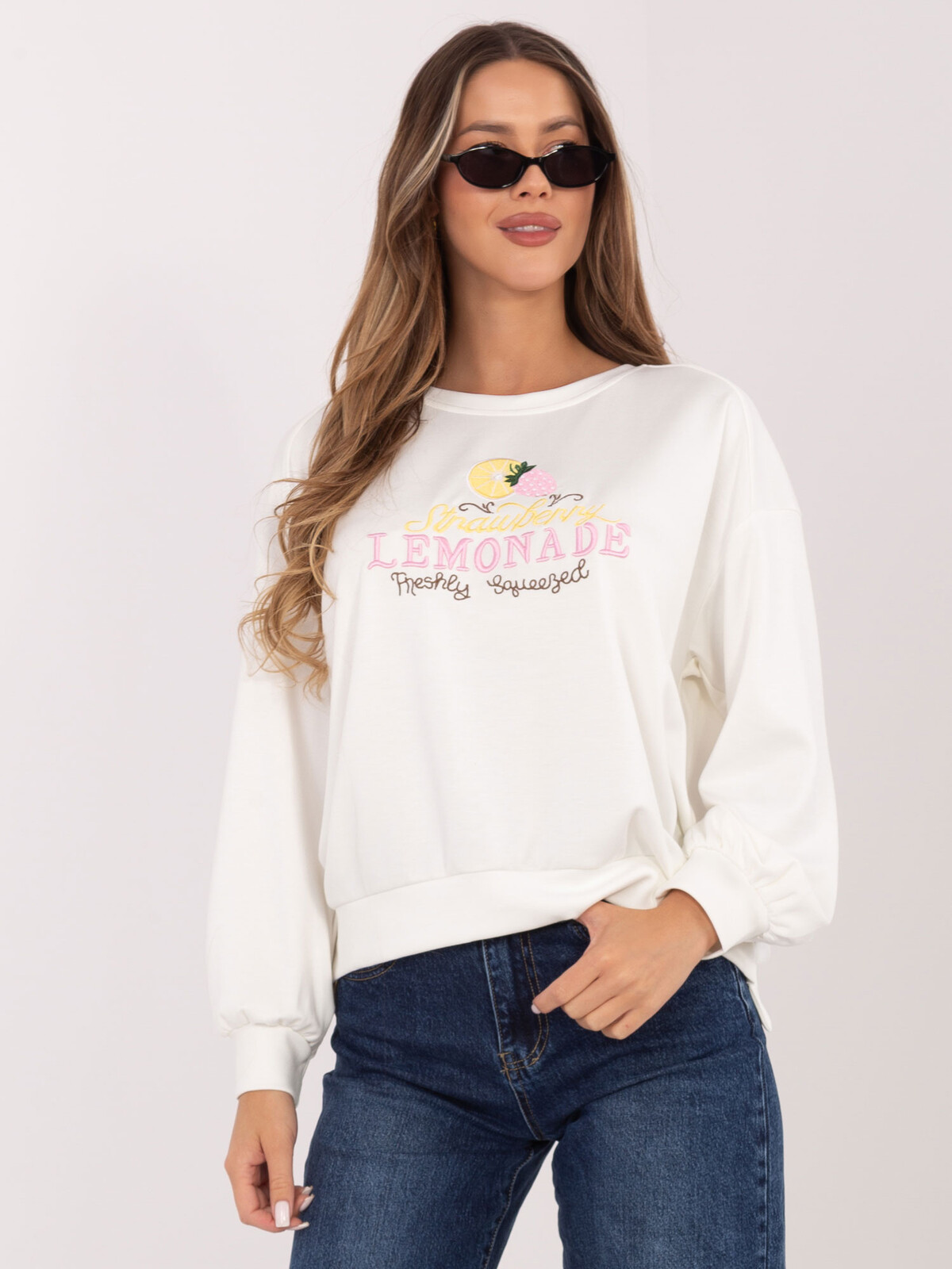 Ecrú dámska blúza oversize s nápismi