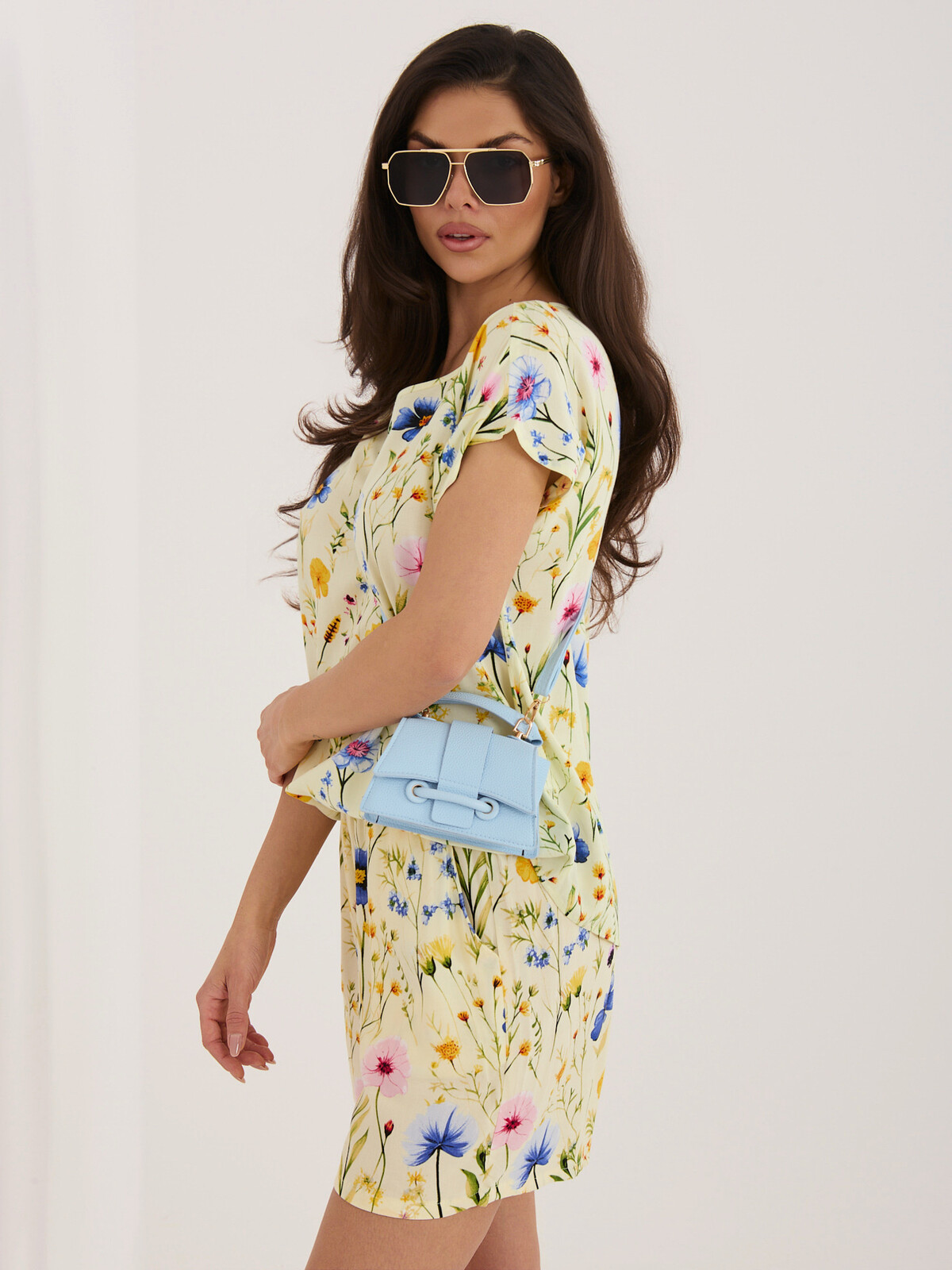 Jasnožltá kvetinová blúzka