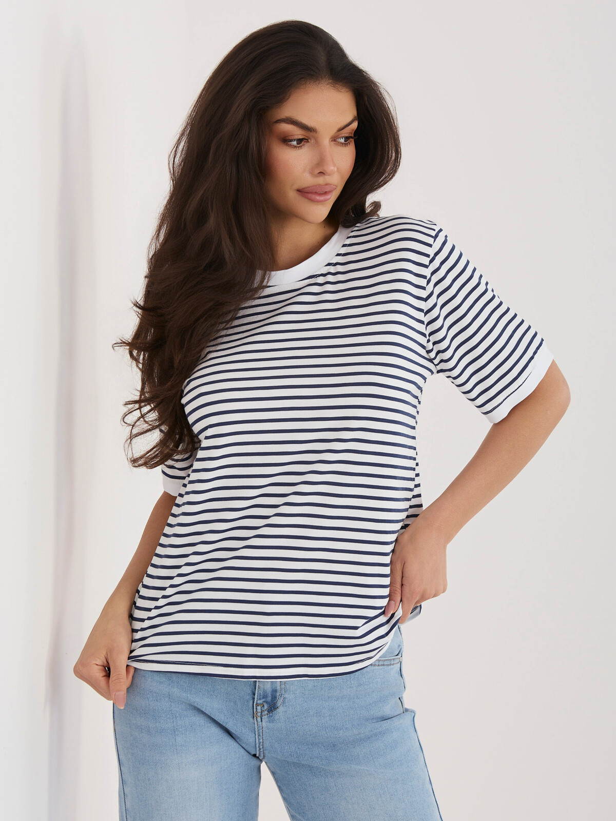 Bielo-modré tričko s okrúhlym výstrihom