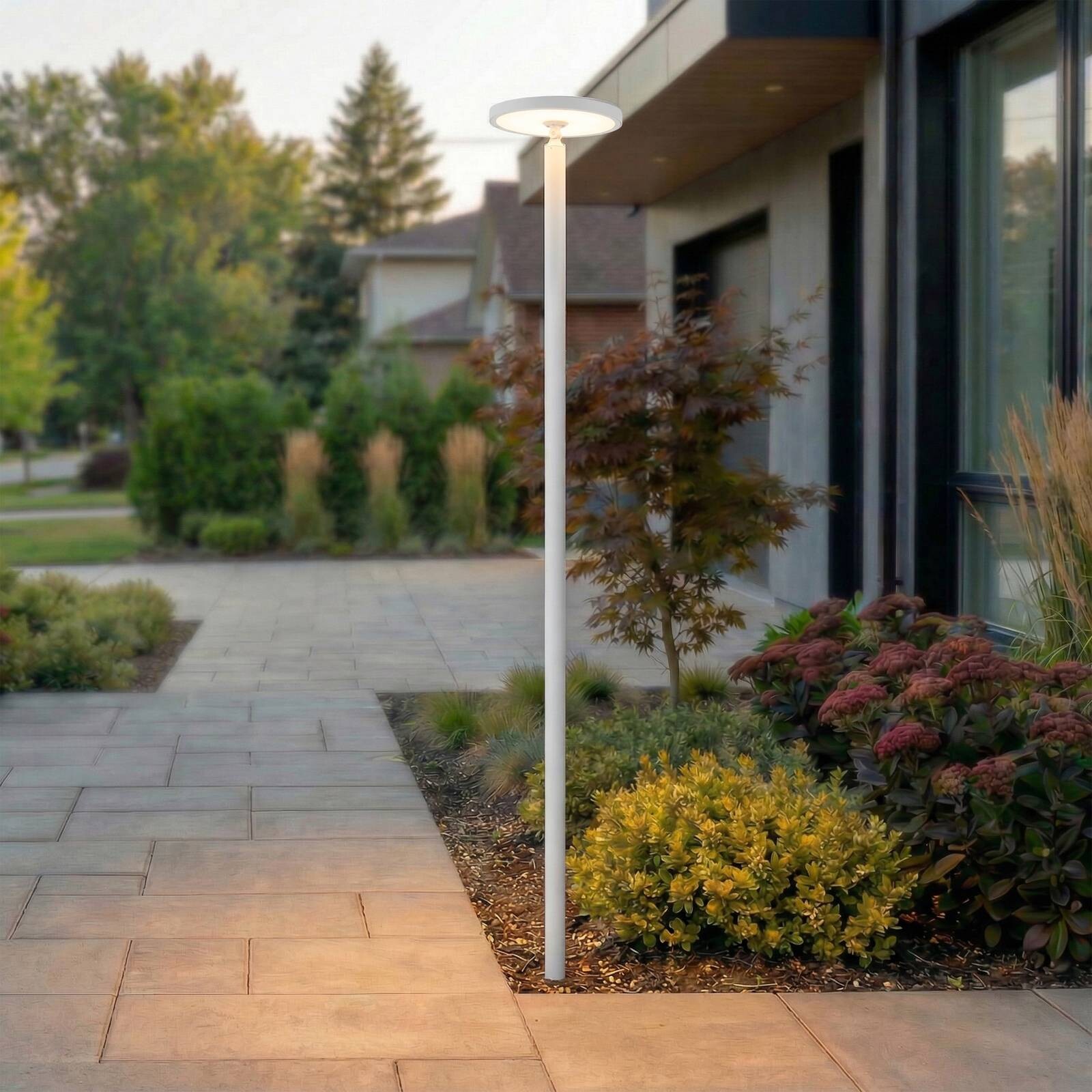 Exterierové LED svietidlo Lucande Akito, biele, výška 260 cm, IP54