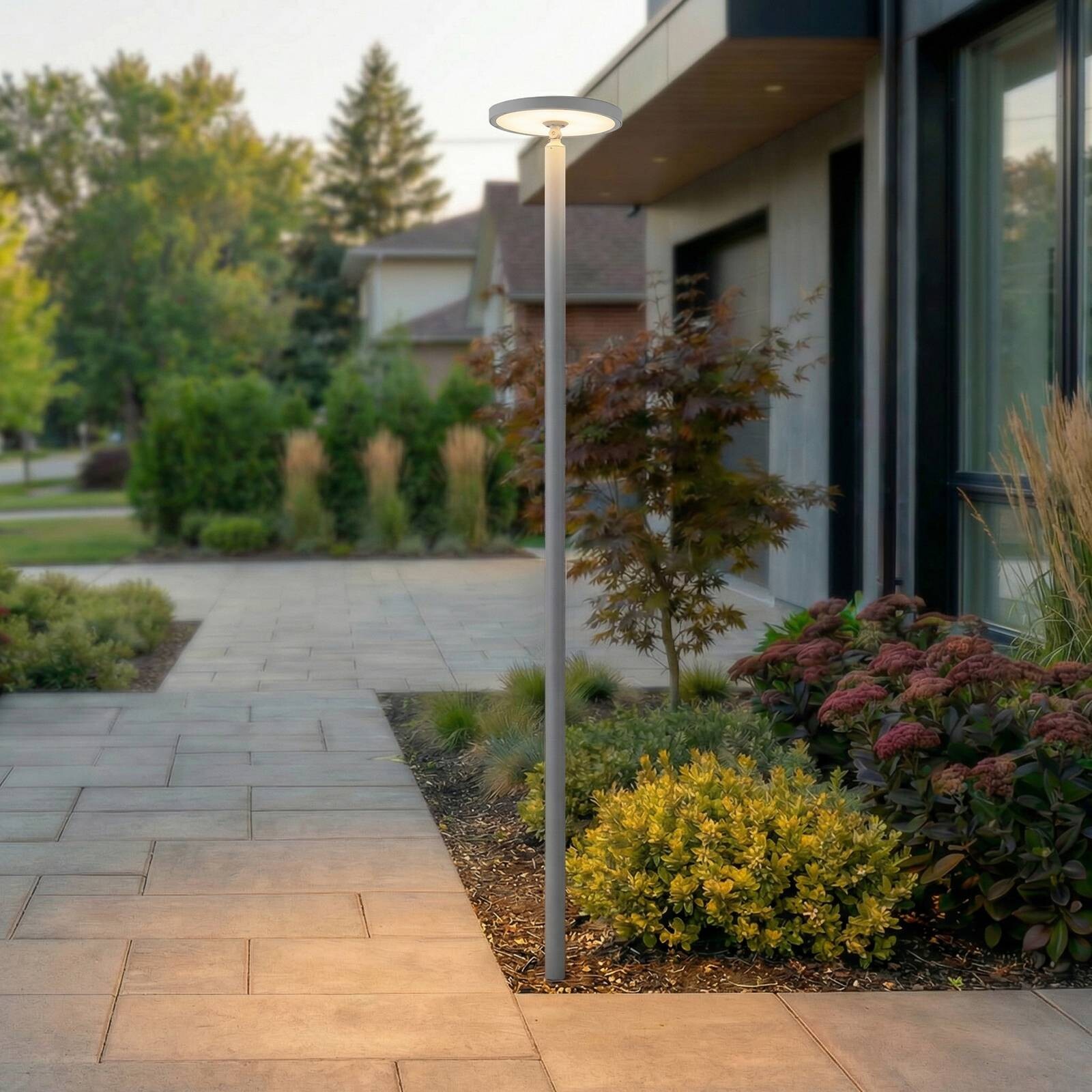 Exterierové LED svietidlo Lucande Akito, sivé, výška 260 cm, IP54